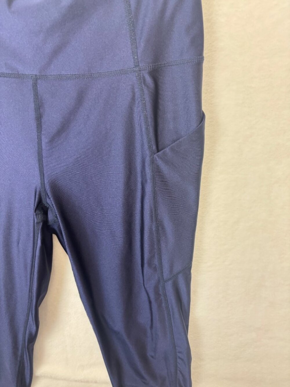 ✨3/$30 Fabletics M High-Waisted Shiny Navy Blue Leggings W/Pockets Activewear - Picture 2 of 3